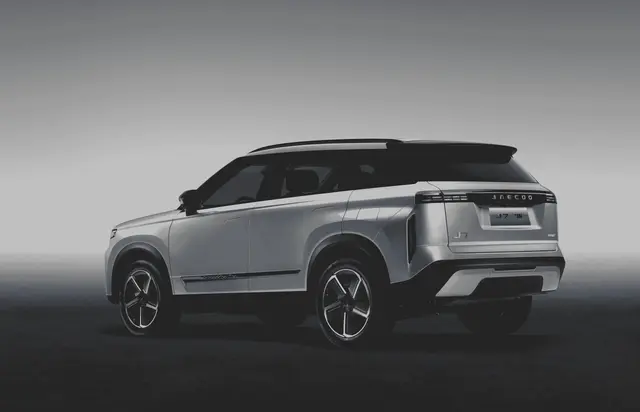 Đuôi xe Boxy nam tính mạnh mẽ